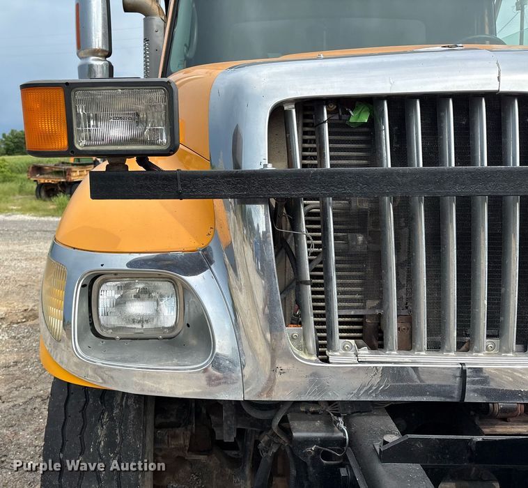 image for item EM2551 2006 International 7400 dump truck