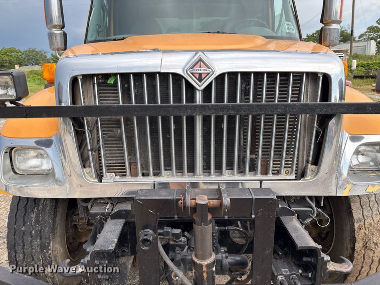 image for item EM2551 2006 International 7400 dump truck