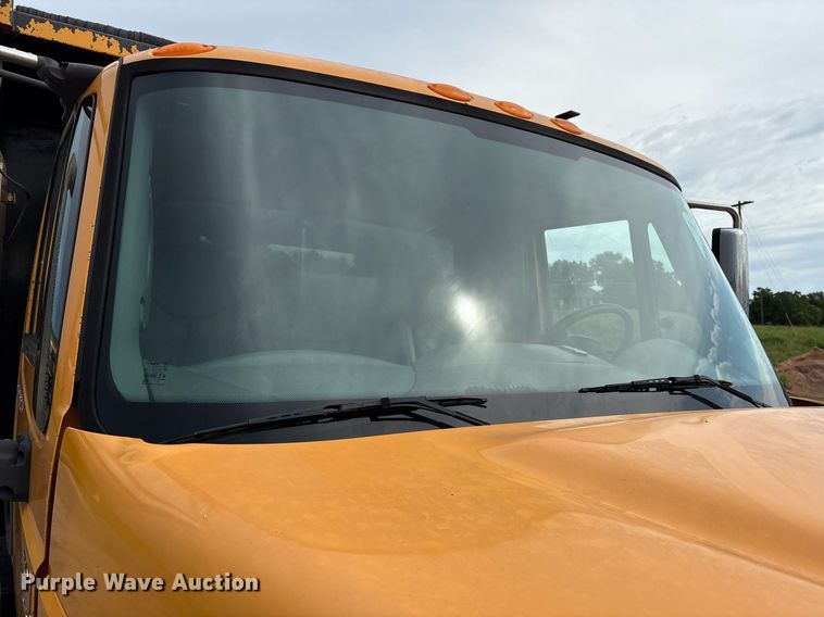 image for item EM2551 2006 International 7400 dump truck