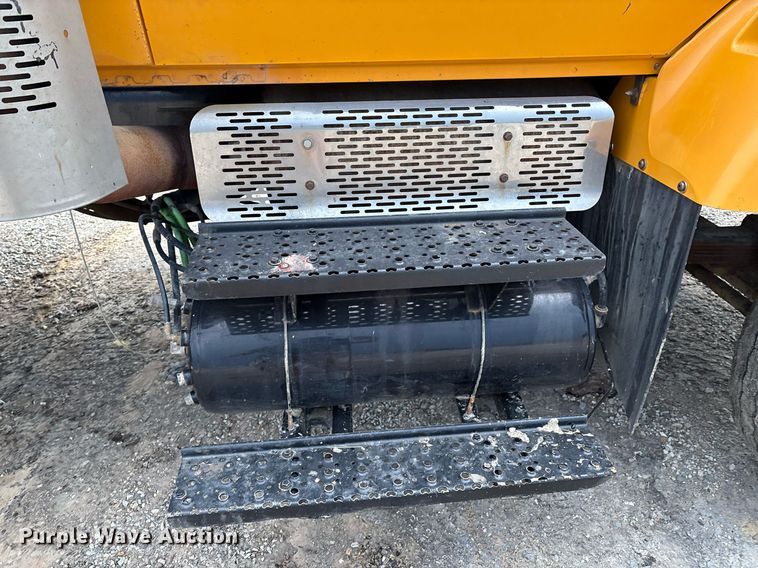 image for item EM2551 2006 International 7400 dump truck