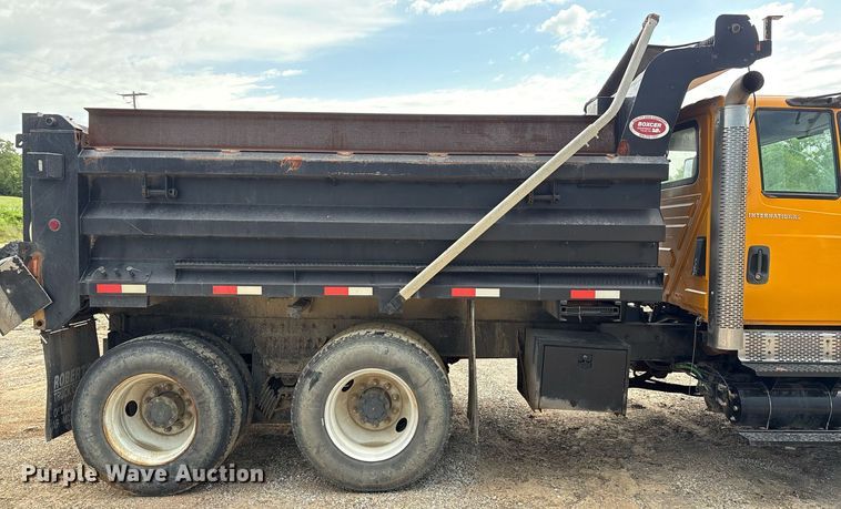 image for item EM2551 2006 International 7400 dump truck
