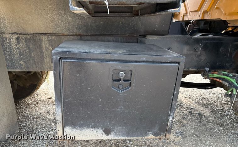 image for item EM2551 2006 International 7400 dump truck