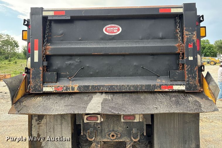 image for item EM2551 2006 International 7400 dump truck