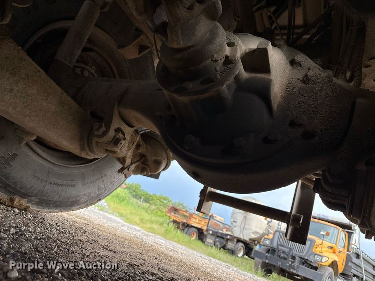 image for item EM2551 2006 International 7400 dump truck