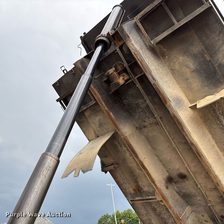 image for item EM2551 2006 International 7400 dump truck