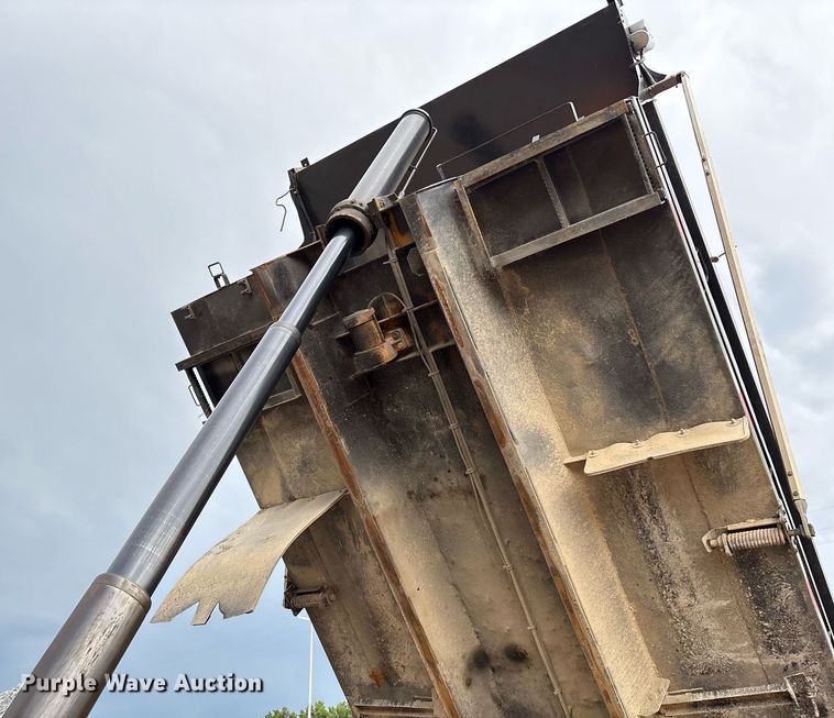 image for item EM2551 2006 International 7400 dump truck