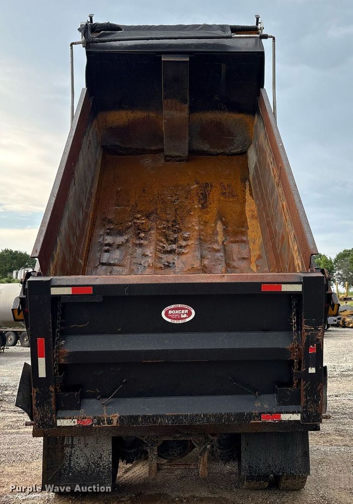 image for item EM2551 2006 International 7400 dump truck