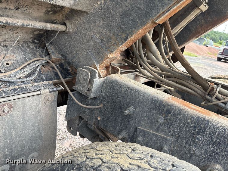 image for item EM2551 2006 International 7400 dump truck