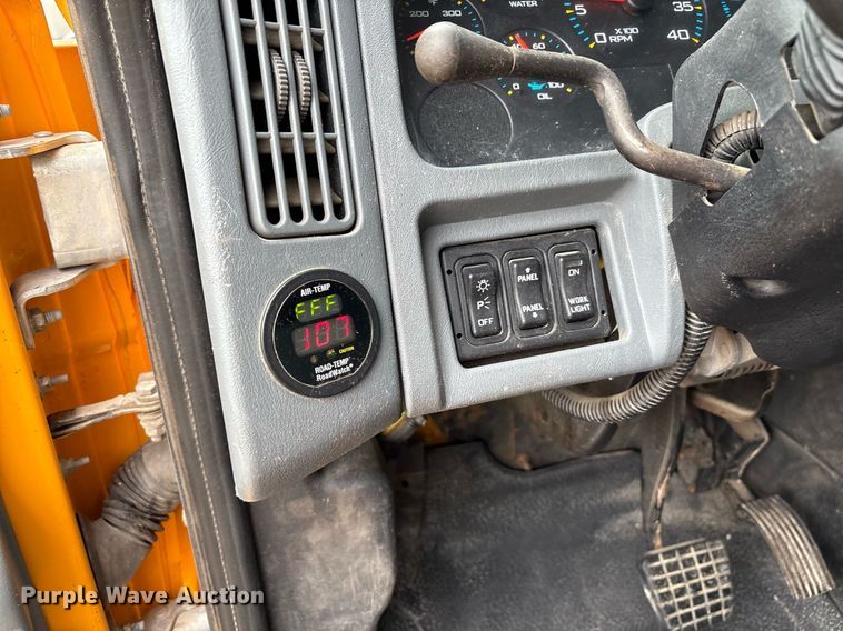 image for item EM2551 2006 International 7400 dump truck