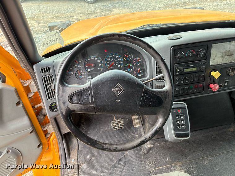 image for item EM2551 2006 International 7400 dump truck