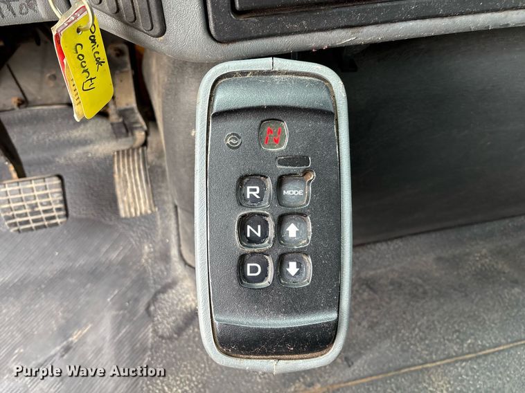 image for item EM2551 2006 International 7400 dump truck