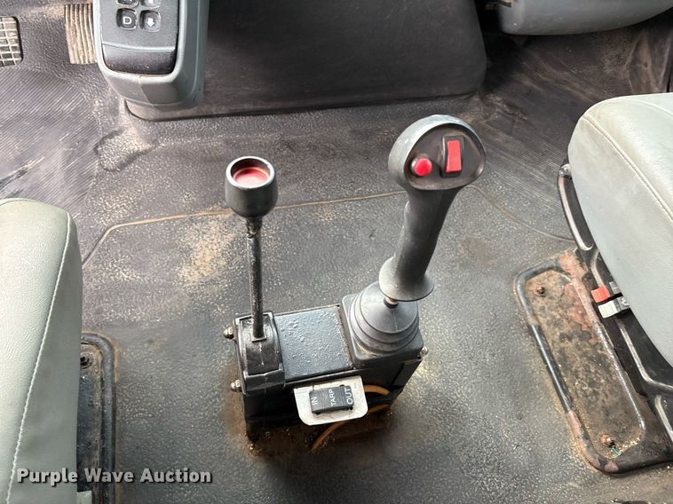 image for item EM2551 2006 International 7400 dump truck