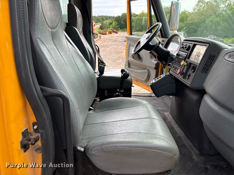 image for item EM2551 2006 International 7400 dump truck