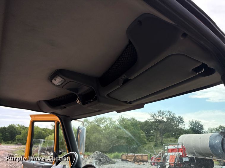 image for item EM2551 2006 International 7400 dump truck