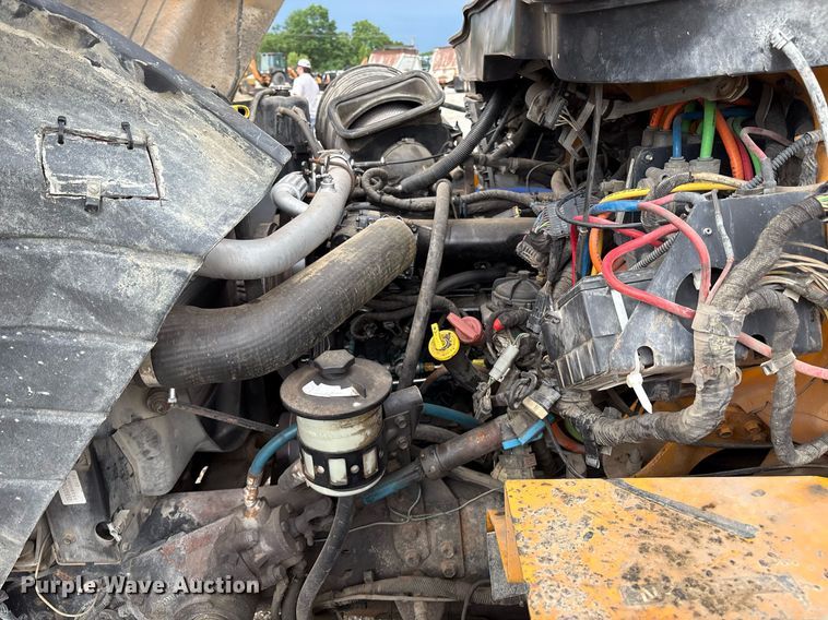 image for item EM2551 2006 International 7400 dump truck