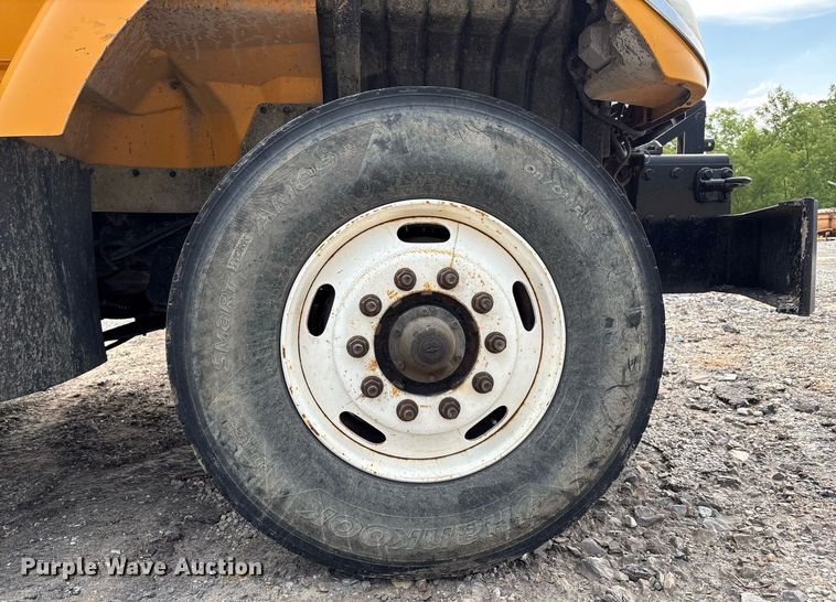 image for item EM2551 2006 International 7400 dump truck