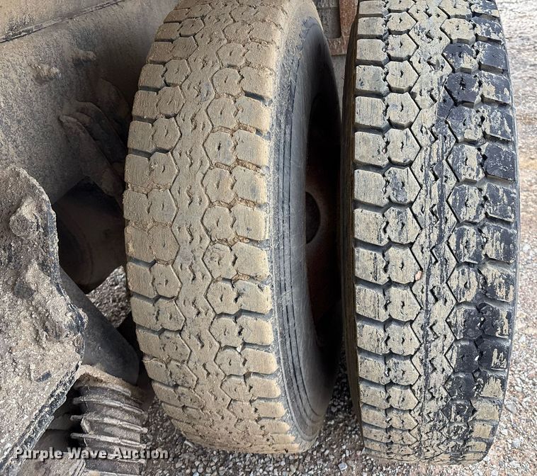 image for item EM2551 2006 International 7400 dump truck