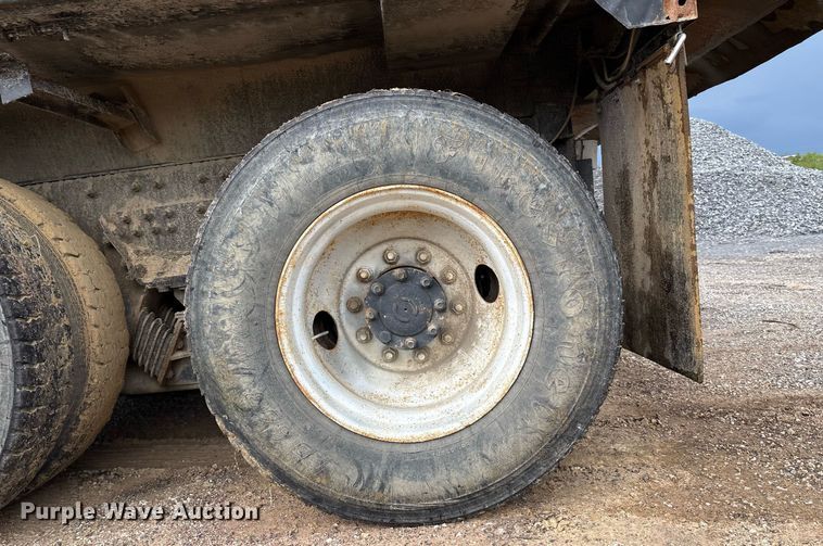 image for item EM2551 2006 International 7400 dump truck