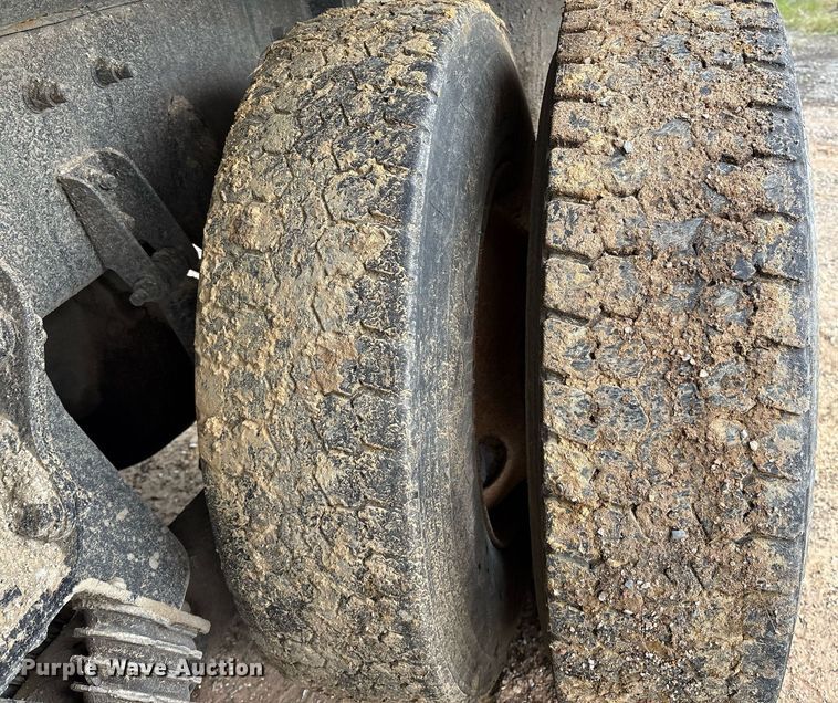 image for item EM2551 2006 International 7400 dump truck