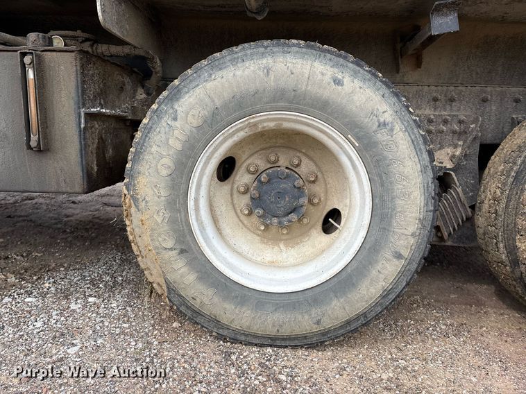 image for item EM2551 2006 International 7400 dump truck