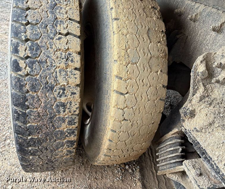 image for item EM2551 2006 International 7400 dump truck