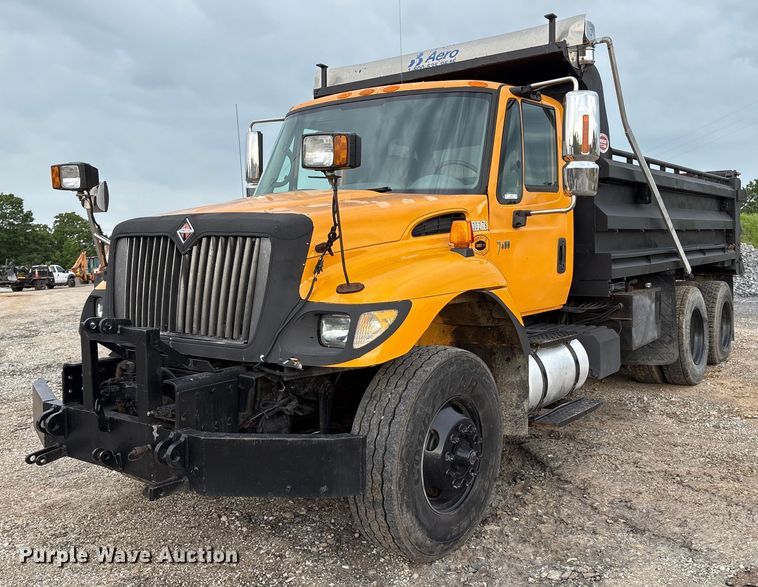 image for item EM2552 2007 International 7400 dump truck
