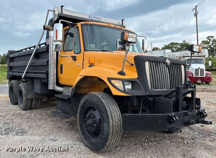 image for item EM2552 2007 International 7400 dump truck