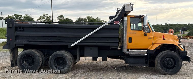image for item EM2552 2007 International 7400 dump truck