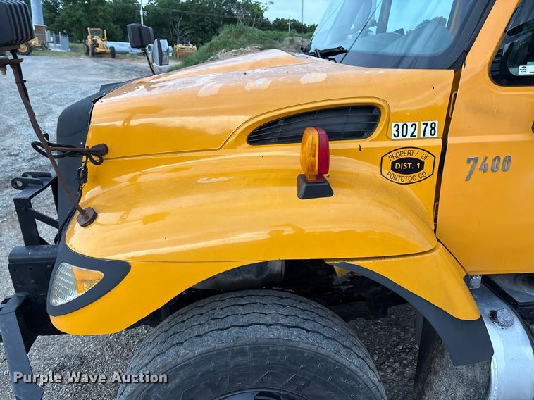 image for item EM2552 2007 International 7400 dump truck