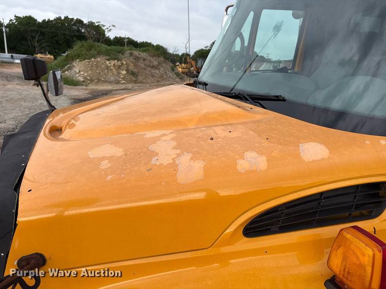 image for item EM2552 2007 International 7400 dump truck