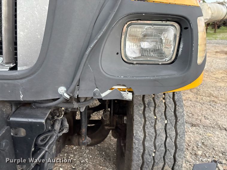 image for item EM2552 2007 International 7400 dump truck