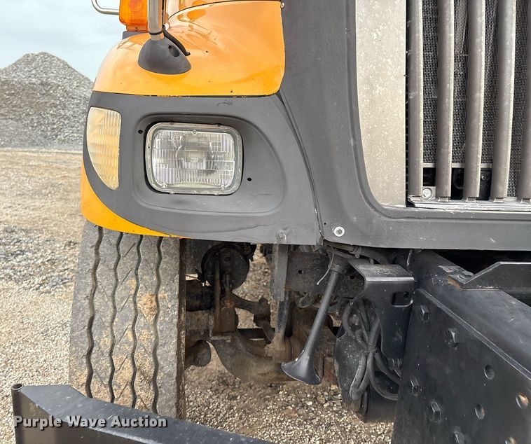 image for item EM2552 2007 International 7400 dump truck