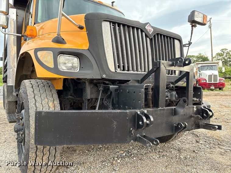 image for item EM2552 2007 International 7400 dump truck