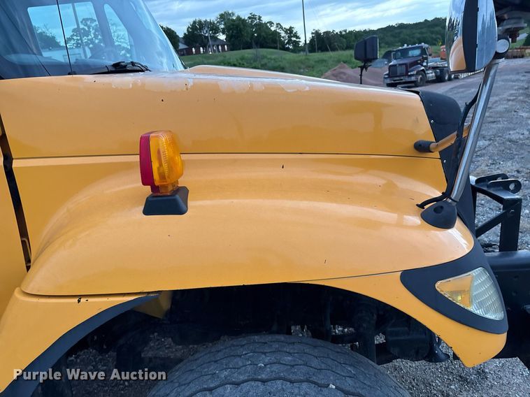 image for item EM2552 2007 International 7400 dump truck