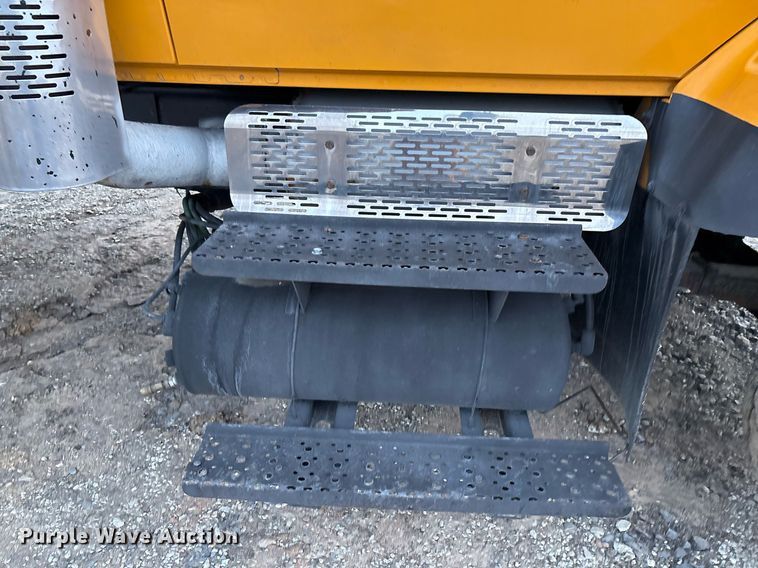 image for item EM2552 2007 International 7400 dump truck