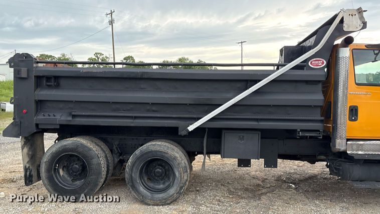 image for item EM2552 2007 International 7400 dump truck