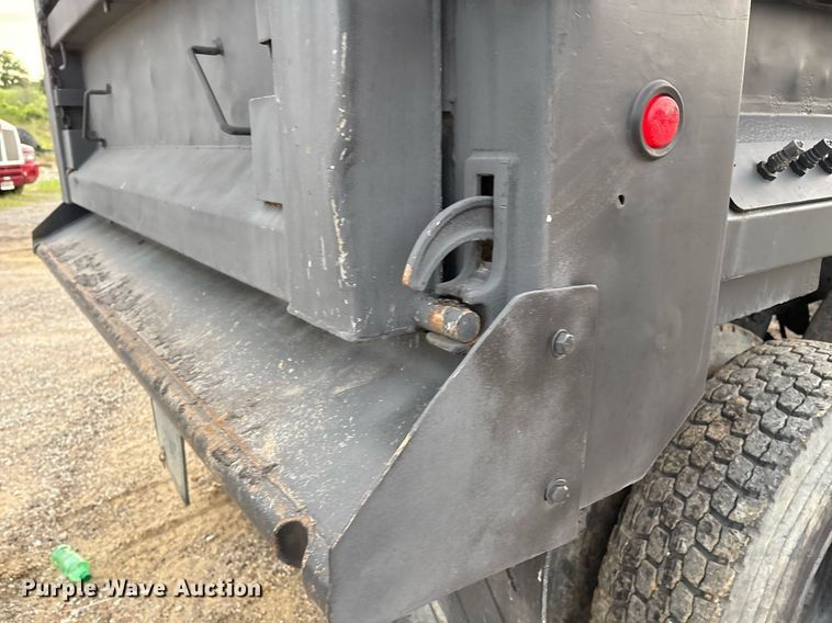 image for item EM2552 2007 International 7400 dump truck