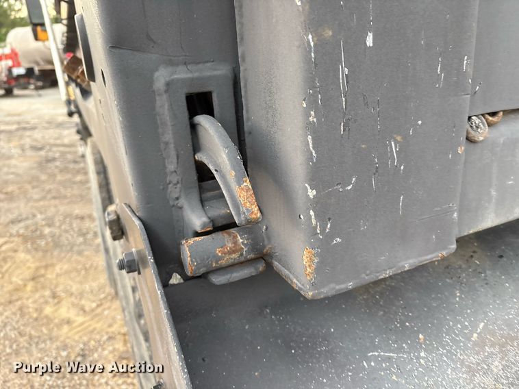 image for item EM2552 2007 International 7400 dump truck