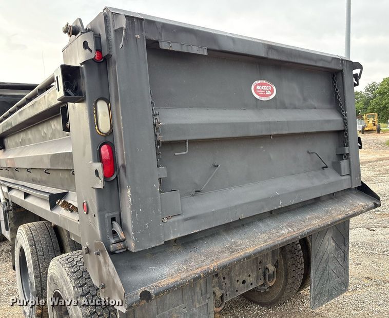 image for item EM2552 2007 International 7400 dump truck