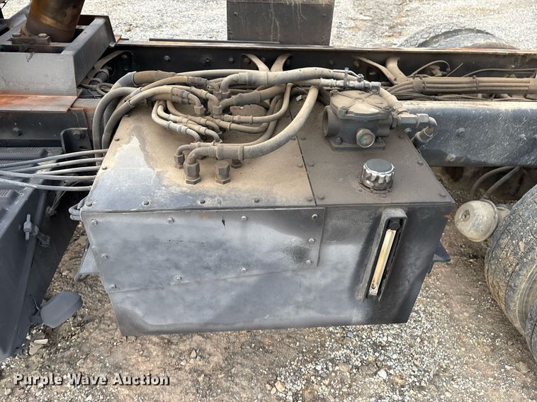 image for item EM2552 2007 International 7400 dump truck