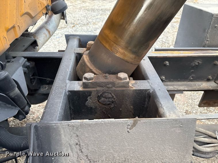 image for item EM2552 2007 International 7400 dump truck