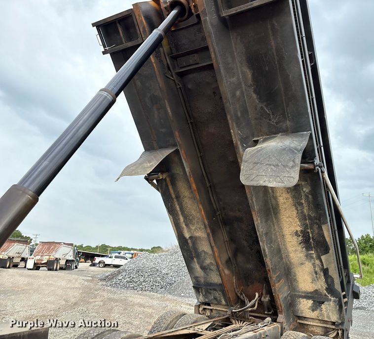 image for item EM2552 2007 International 7400 dump truck