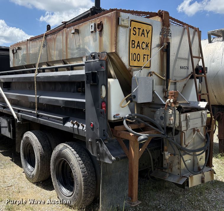 image for item EM2552 2007 International 7400 dump truck