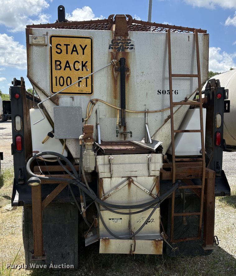 image for item EM2552 2007 International 7400 dump truck