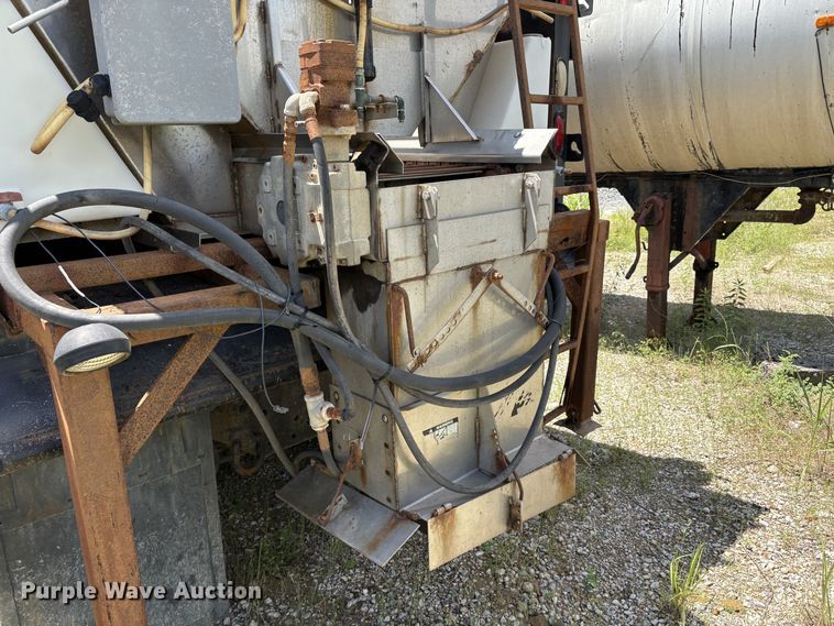 image for item EM2552 2007 International 7400 dump truck