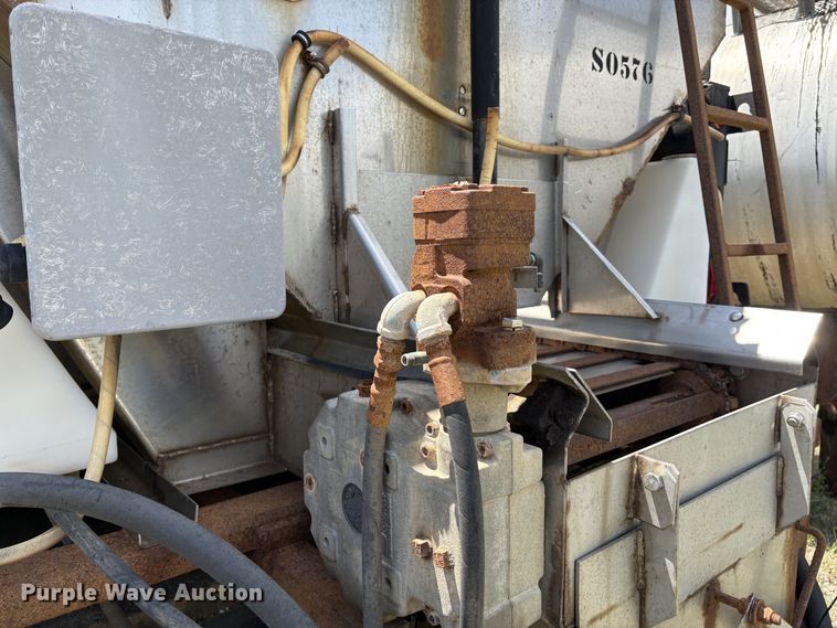 image for item EM2552 2007 International 7400 dump truck