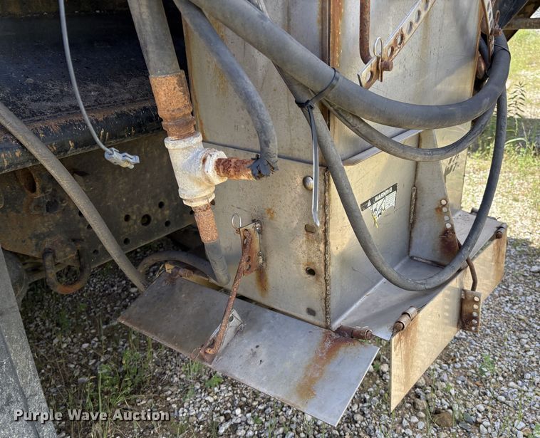 image for item EM2552 2007 International 7400 dump truck