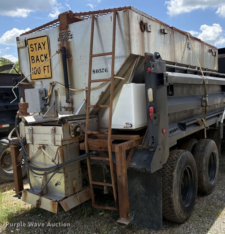 image for item EM2552 2007 International 7400 dump truck