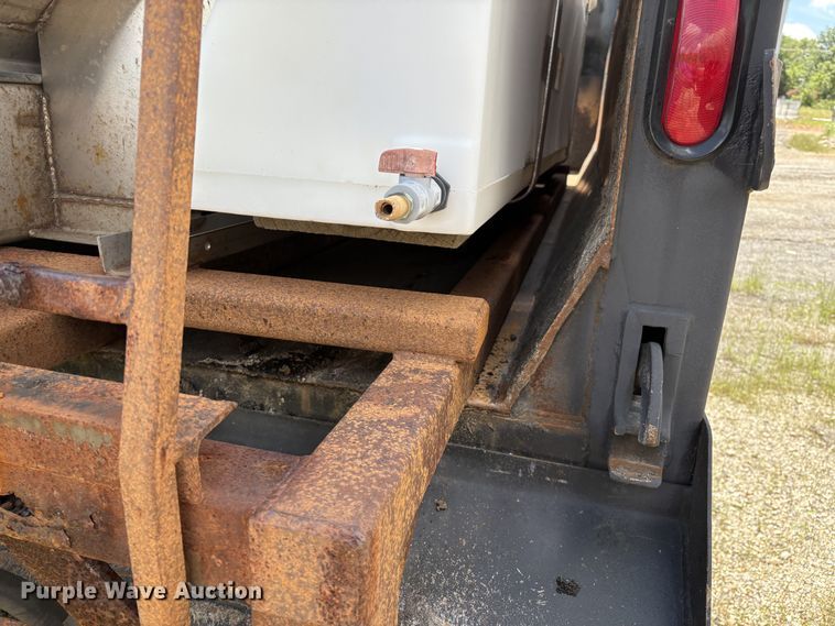 image for item EM2552 2007 International 7400 dump truck