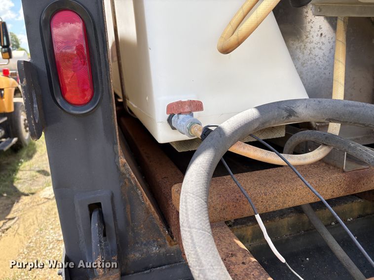 image for item EM2552 2007 International 7400 dump truck